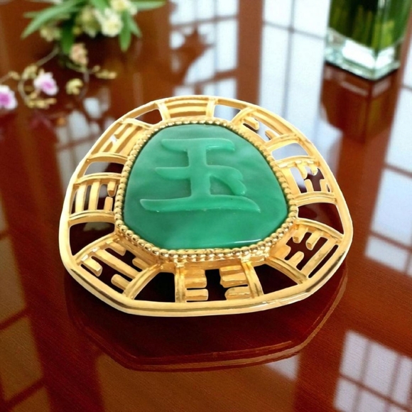Vintage Hattie Carnegie Pin Brooch Faux Green Jade Asian - Picture 2 of 3